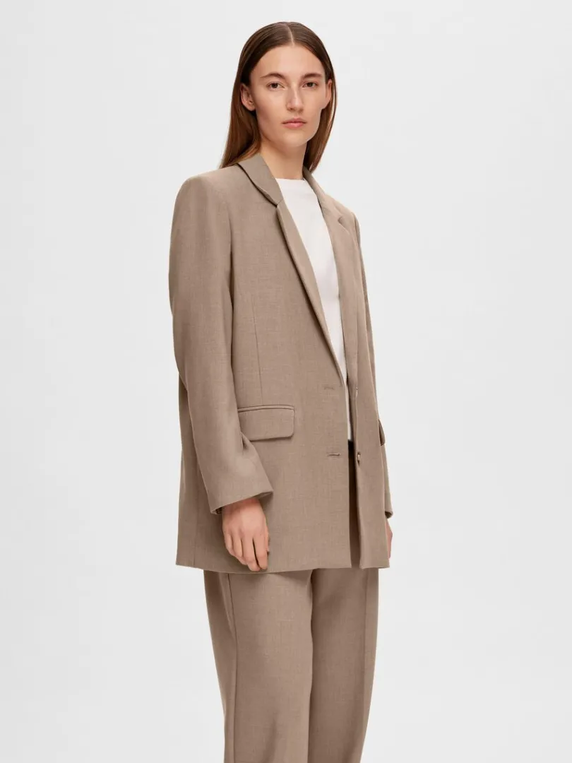 afslappet_pasform_blazer_0-2.webp Jakkesæt & Blazers>SELECTED AFSLAPPET PASFORM BLAZER Brown