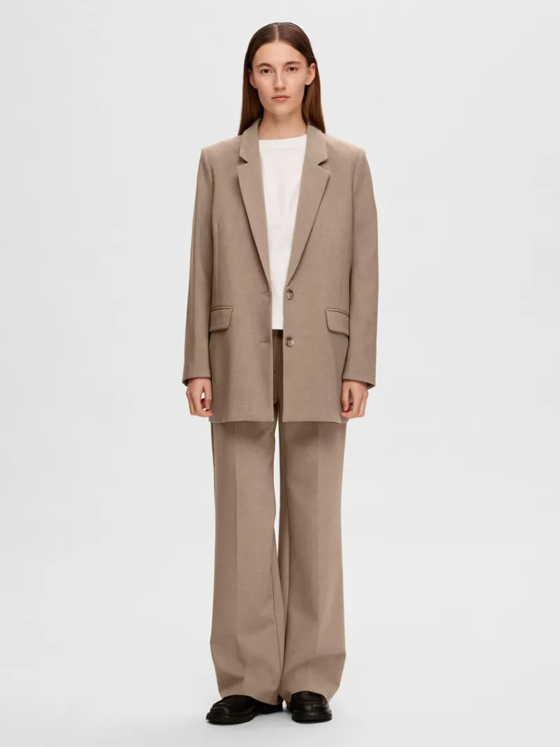 afslappet_pasform_blazer_1-2.webp Jakkesæt & Blazers>SELECTED AFSLAPPET PASFORM BLAZER Brown