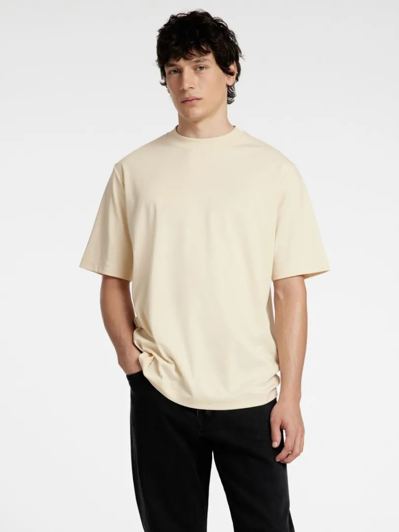 afslappet_pasform_tshirt_0-1.webp T-shirts>SELECTED AFSLAPPET PASFORM T-SHIRT Beige