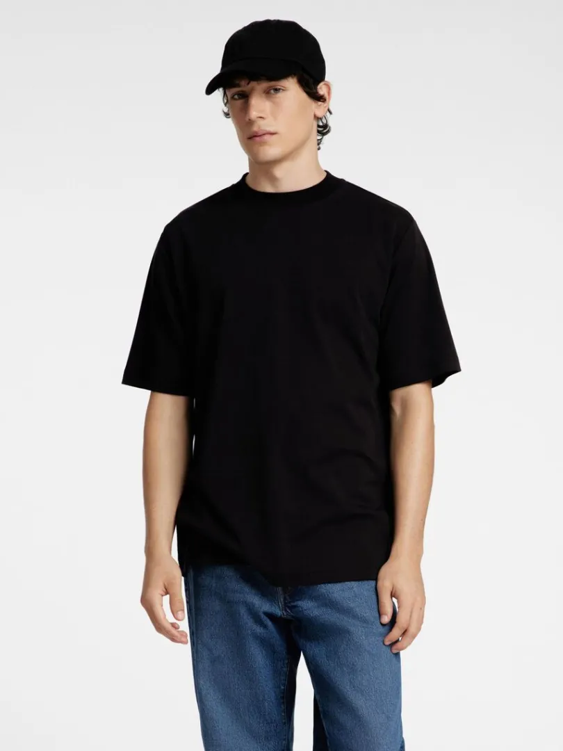 afslappet_pasform_tshirt_0-2.webp T-shirts>SELECTED AFSLAPPET PASFORM T-SHIRT Black