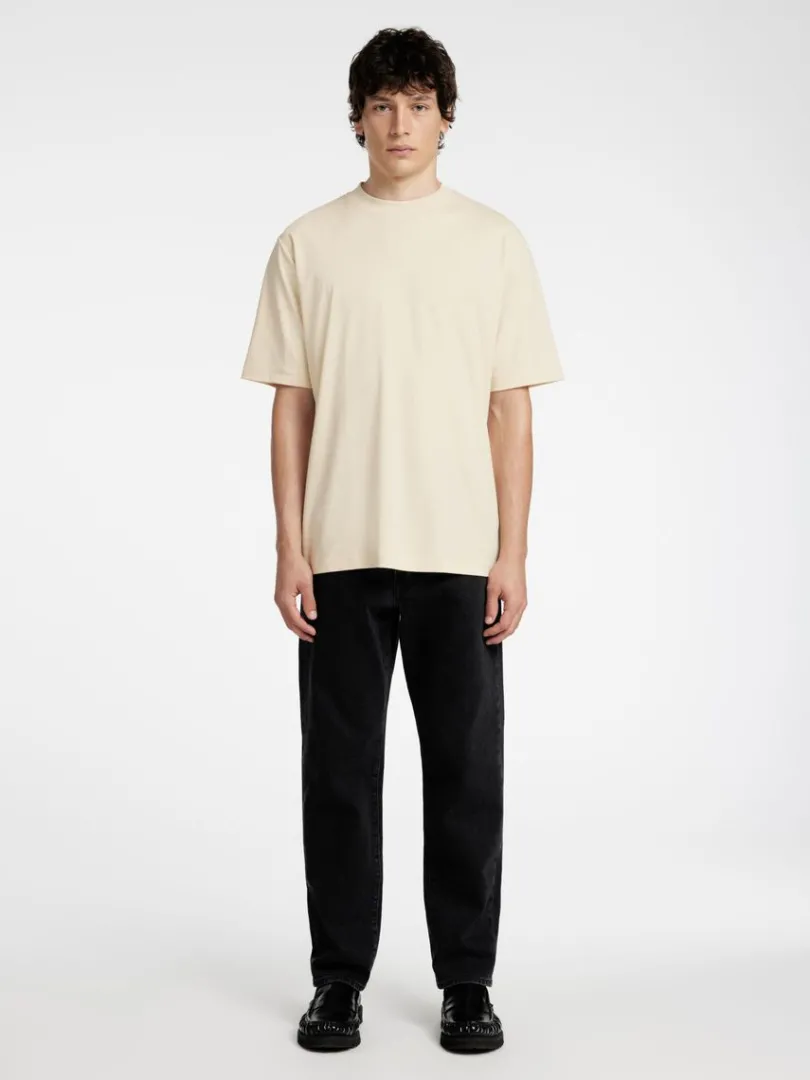 afslappet_pasform_tshirt_1-1.webp T-shirts>SELECTED AFSLAPPET PASFORM T-SHIRT Beige