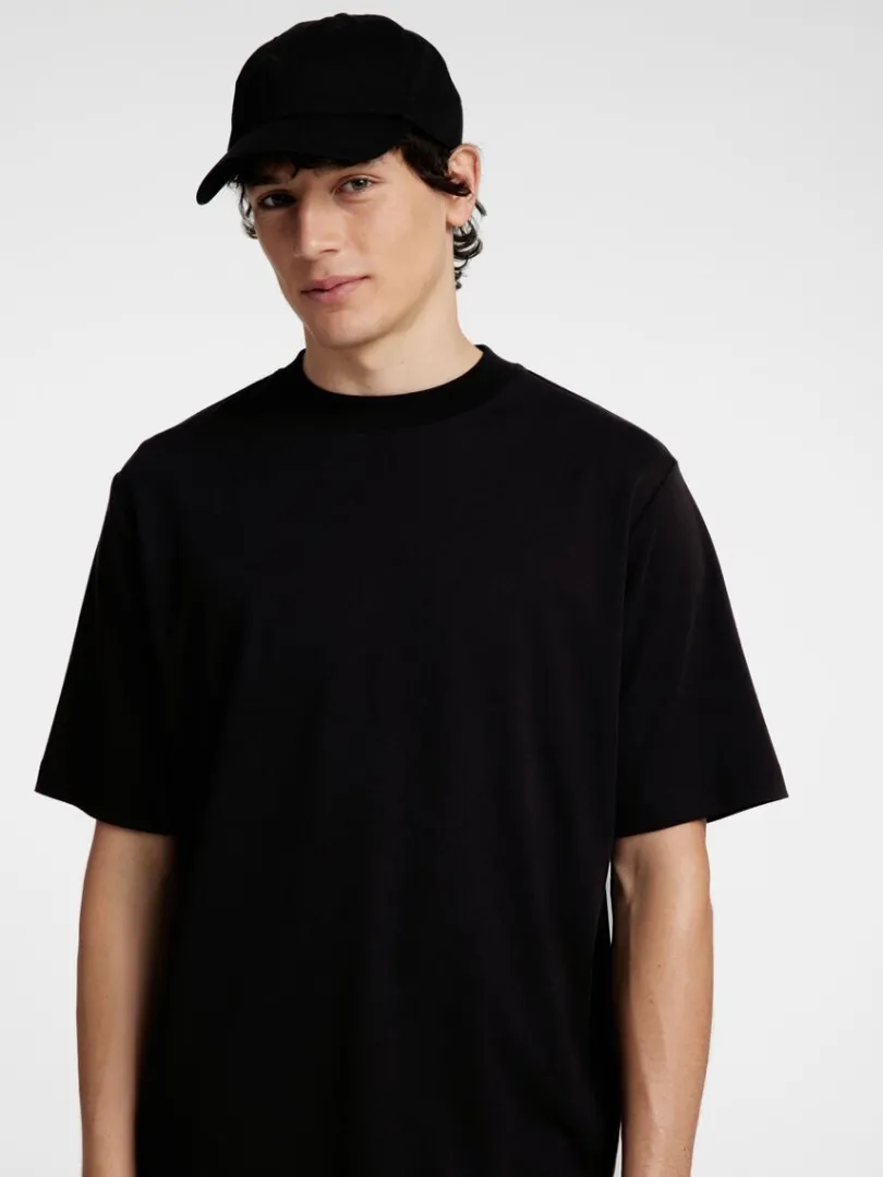 afslappet_pasform_tshirt_2-2.webp T-shirts>SELECTED AFSLAPPET PASFORM T-SHIRT Black