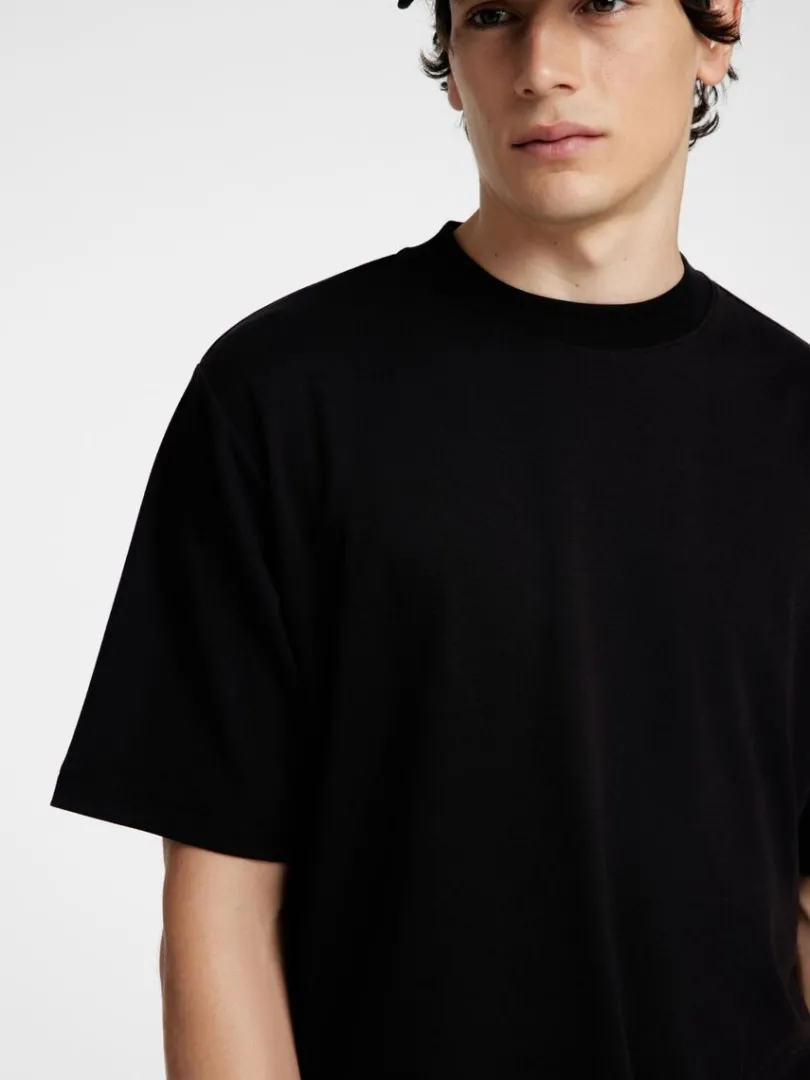 afslappet_pasform_tshirt_3-2.webp T-shirts>SELECTED AFSLAPPET PASFORM T-SHIRT Black