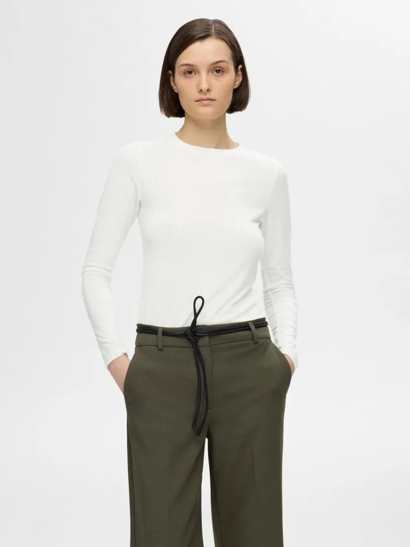 basis_langrmet_tshirt_0-1.webp T-shirts>SELECTED BASIS- LANGÆRMET T-SHIRT White