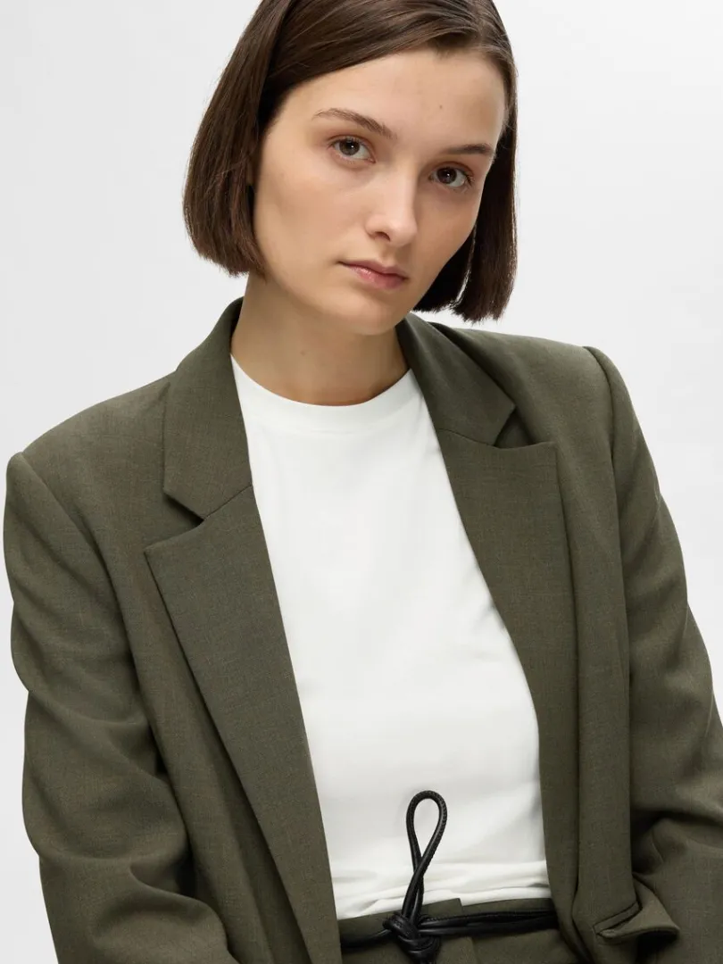 basis_langrmet_tshirt_2-1.webp T-shirts>SELECTED BASIS- LANGÆRMET T-SHIRT White