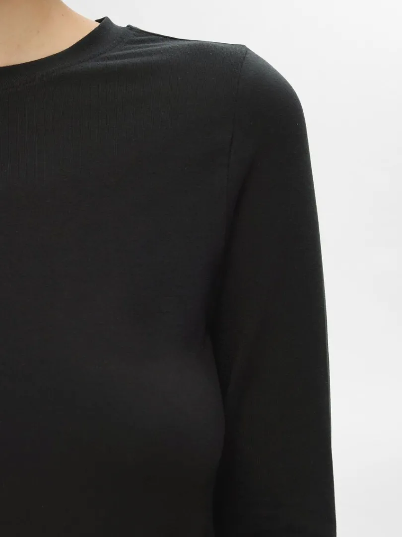basis_langrmet_tshirt_3.webp T-shirts>SELECTED BASIS- LANGÆRMET T-SHIRT Black