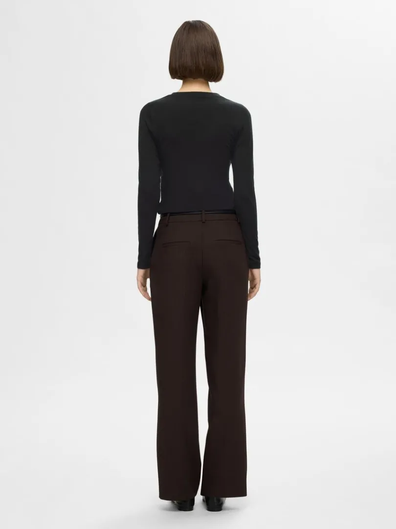 basis_langrmet_tshirt_4.webp T-shirts>SELECTED BASIS- LANGÆRMET T-SHIRT Black