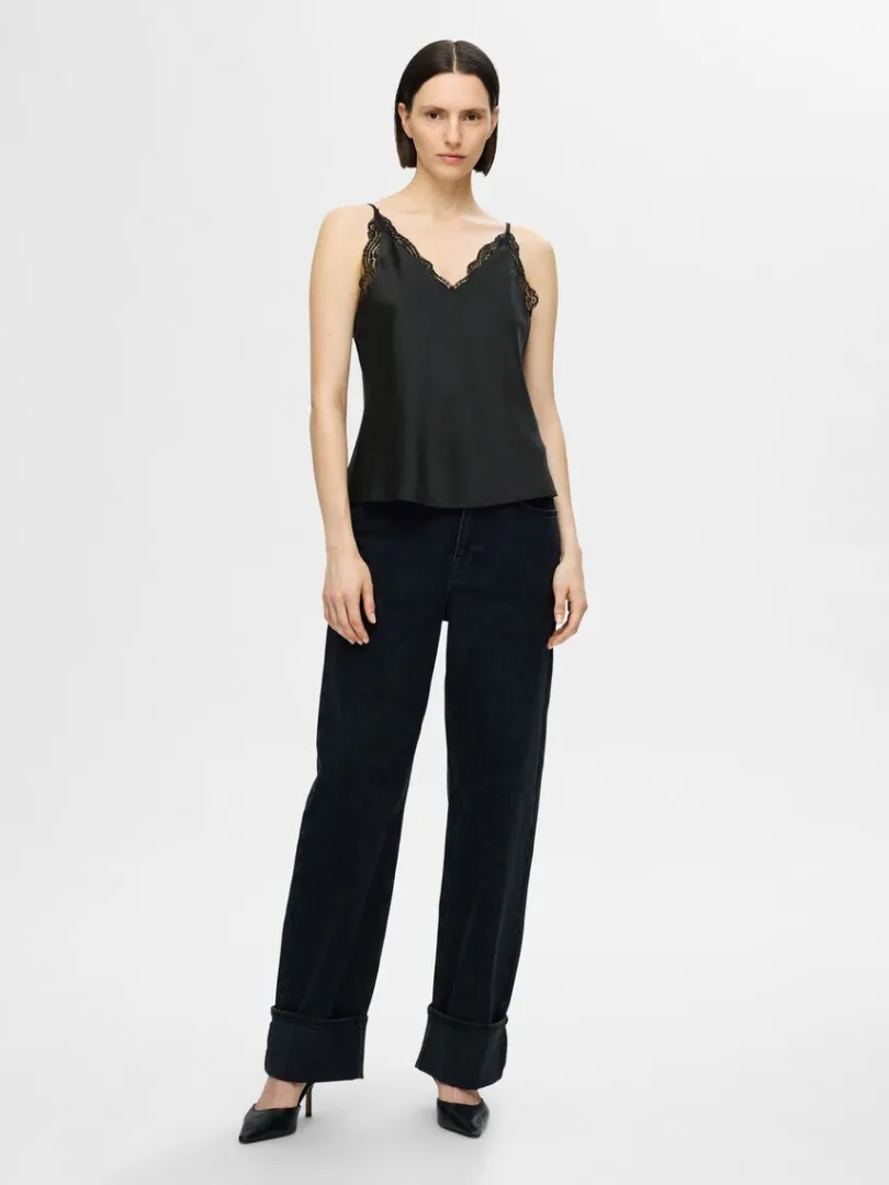 blonde_stroptop_1.webp Toppe Og Bluser>SELECTED BLONDE STROPTOP Black