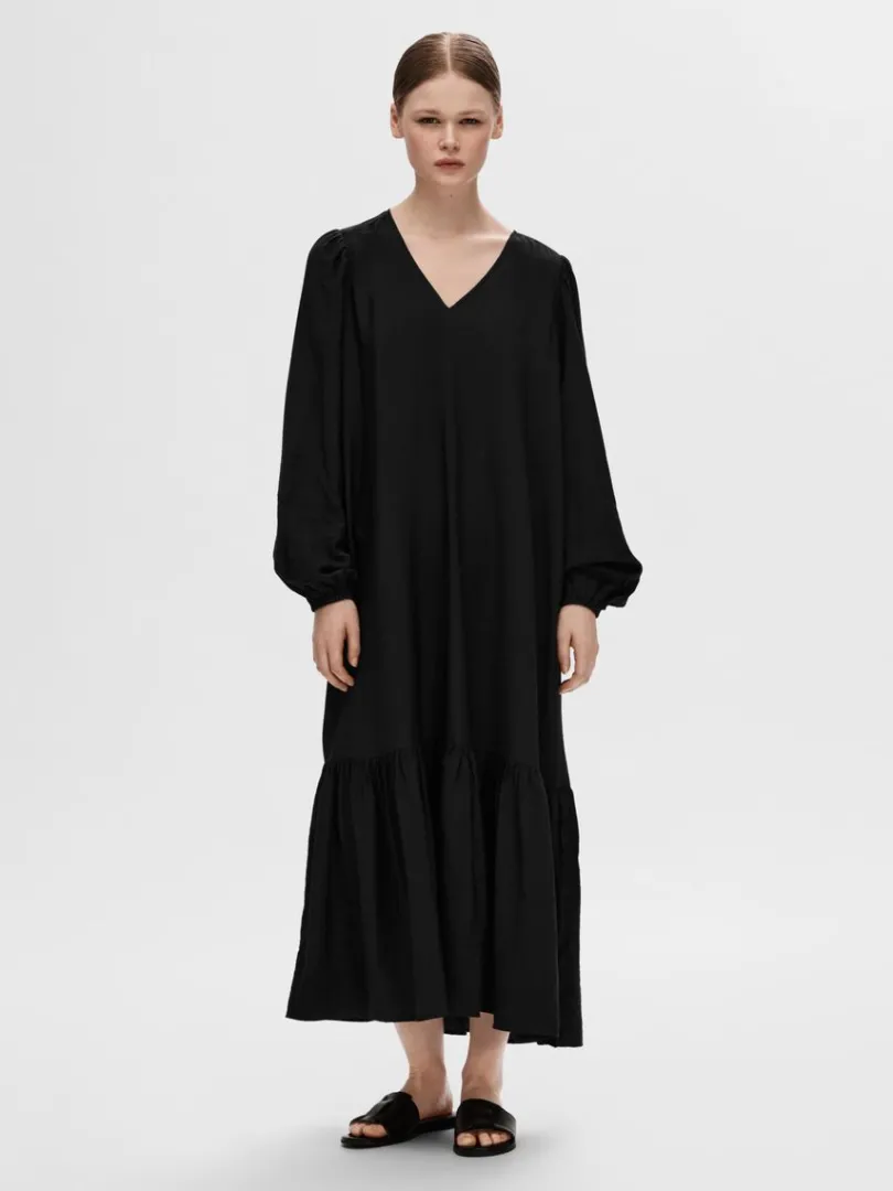blte_maxikjole_1.webp Kjoler>SELECTED BÆLTE- MAXIKJOLE Black