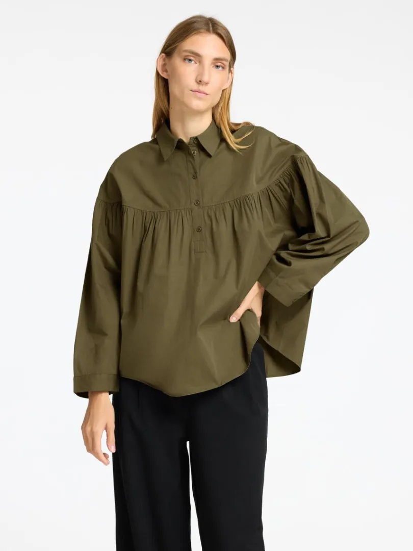 bomuld_langrmet_bluse_0.webp Skjorter>SELECTED 100% BOMULD LANGÆRMET BLUSE Green