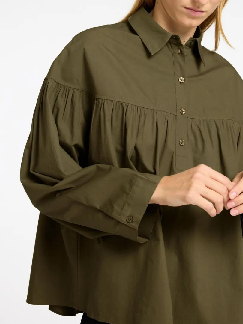 bomuld_langrmet_bluse_3.webp Skjorter>SELECTED 100% BOMULD LANGÆRMET BLUSE Green