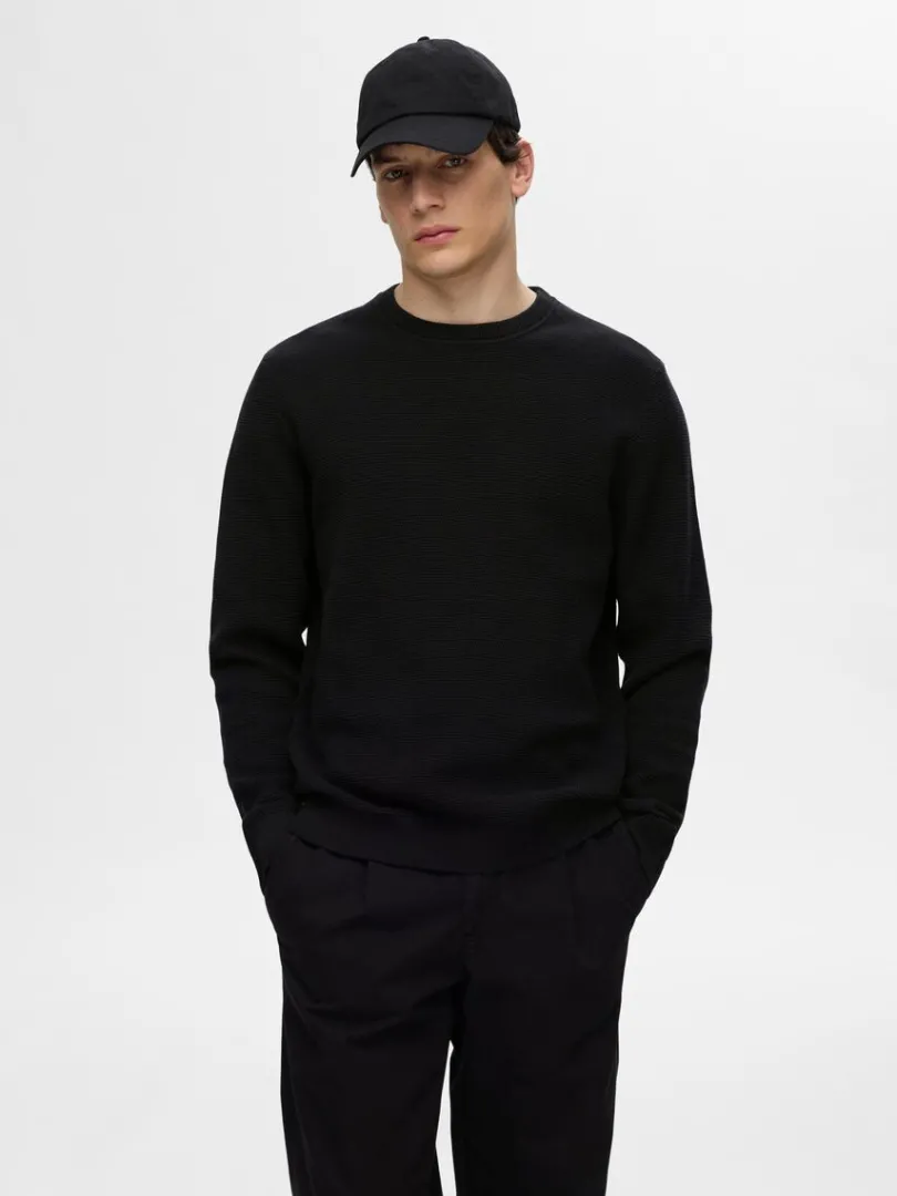 bomuld_sweater_med_rund__0-5.webp Strik>SELECTED 100% BOMULD SWEATER MED RUND HALS Black