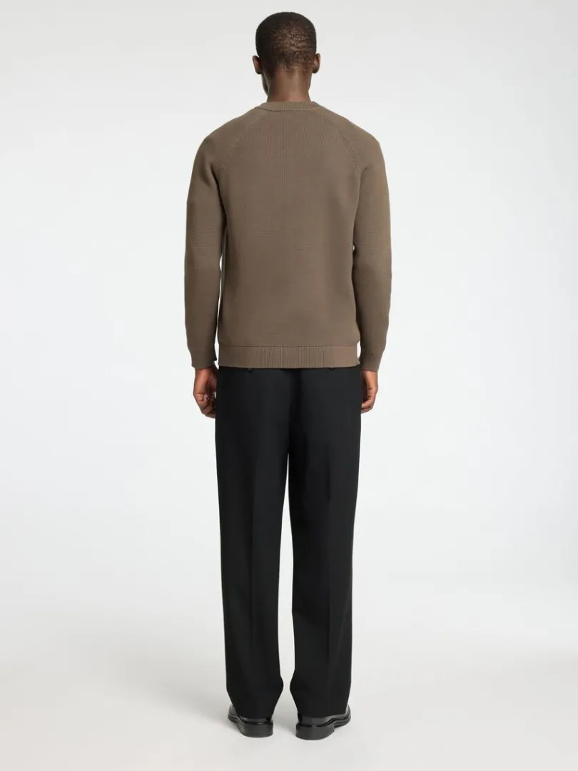 bomuld_sweater_med_rund__5.webp Strik>SELECTED 100% BOMULD SWEATER MED RUND HALS Brown