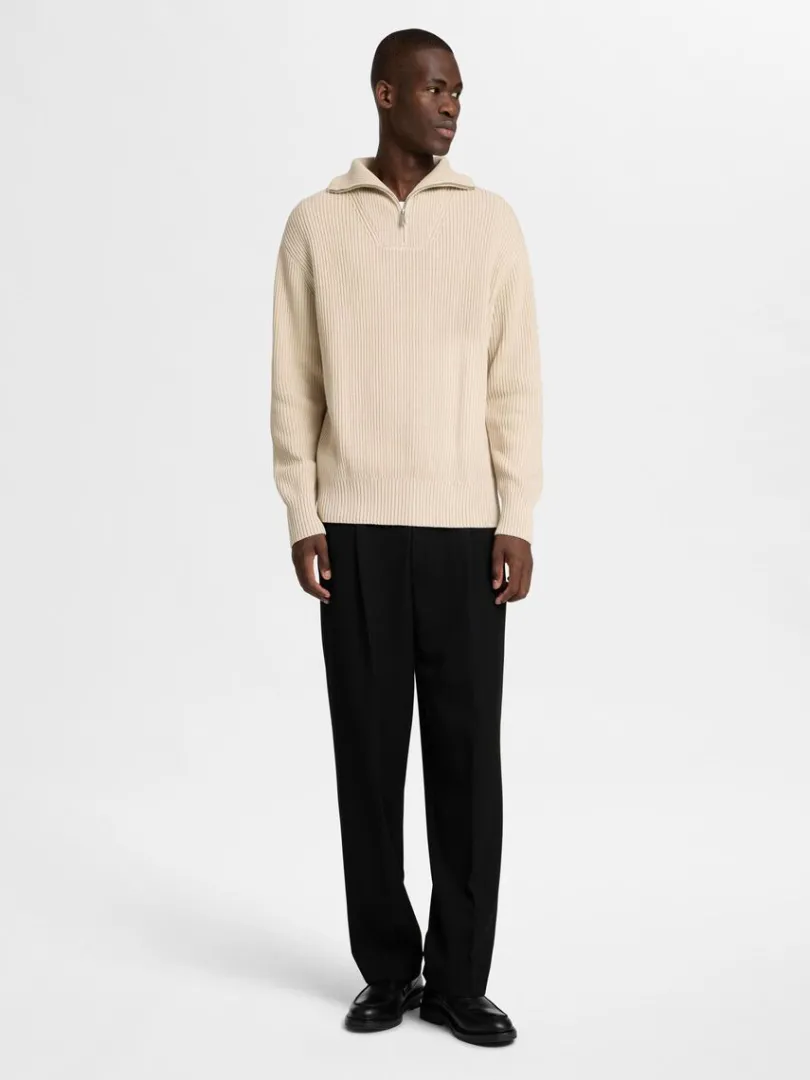 bomuld_trje_med_halv_lyn_2-1.webp Strik>SELECTED 100% BOMULD TRØJE MED HALV LYNLÅS Beige