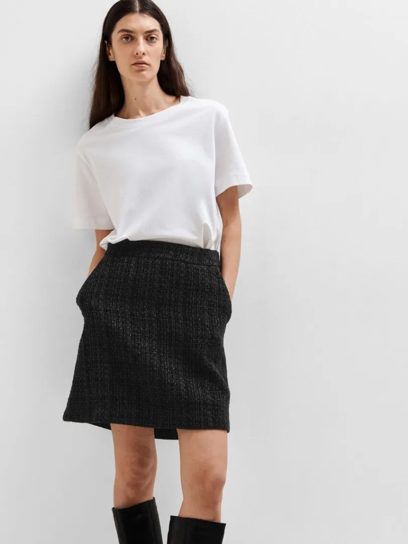 boucle_mininederdel_3.webp Nederdele>SELECTED BOUCLE MININEDERDEL Black