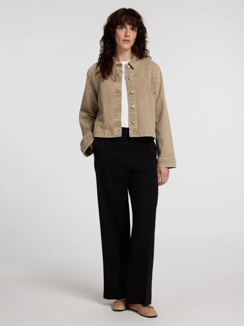 boxy_fit_denimjakke_1.webp Overtøj>SELECTED BOXY FIT DENIMJAKKE Beige