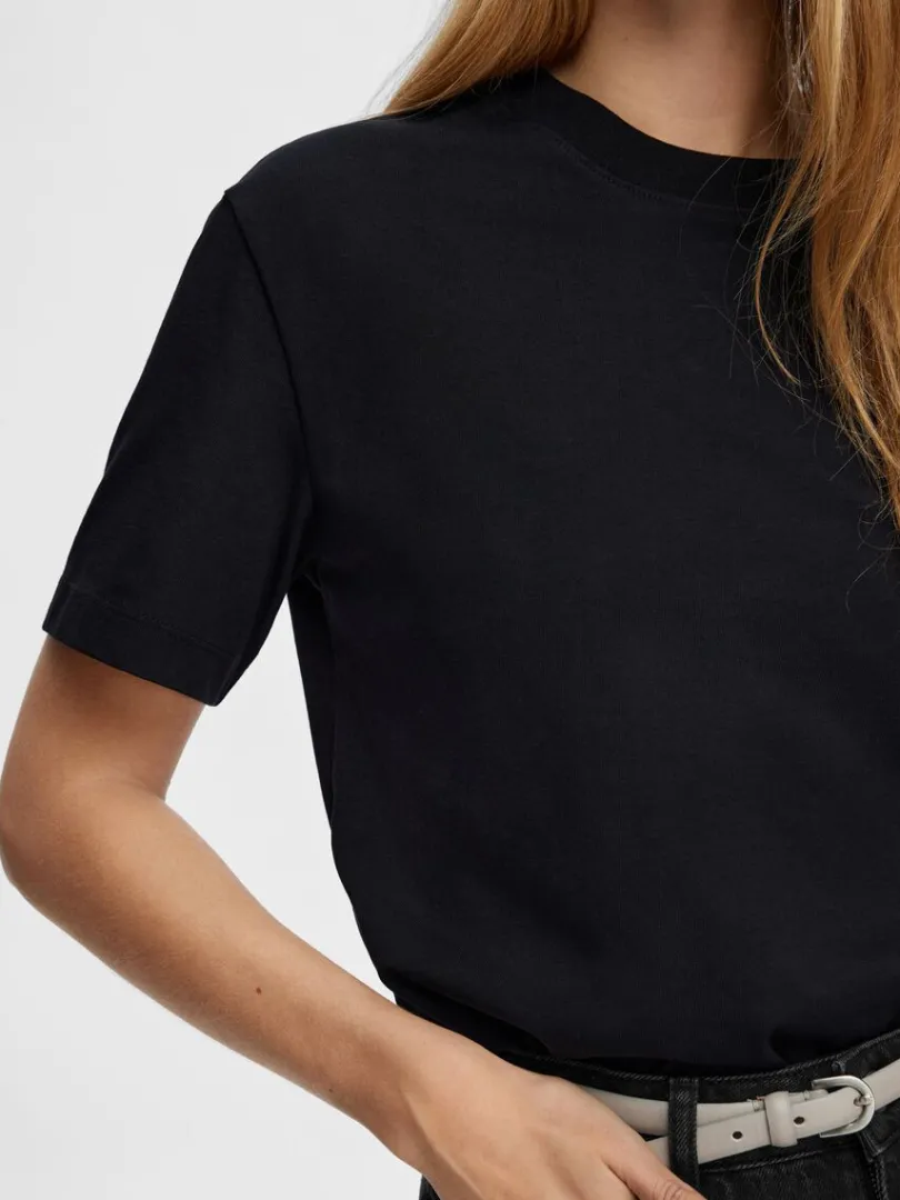 boxy_tshirt_3-4.webp T-shirts>SELECTED BOXY T-SHIRT Black