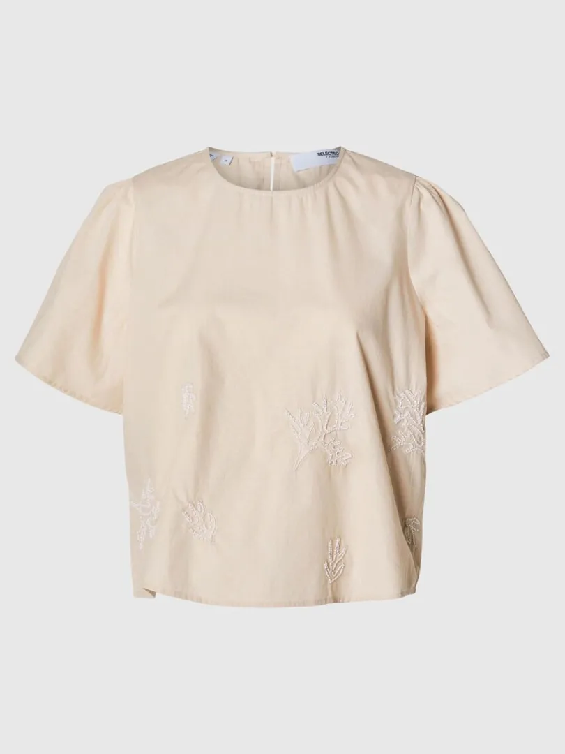 broderet_top_med_korte_rm_5.webp Toppe Og Bluser>SELECTED BRODERET TOP MED KORTE ÆRMER Beige