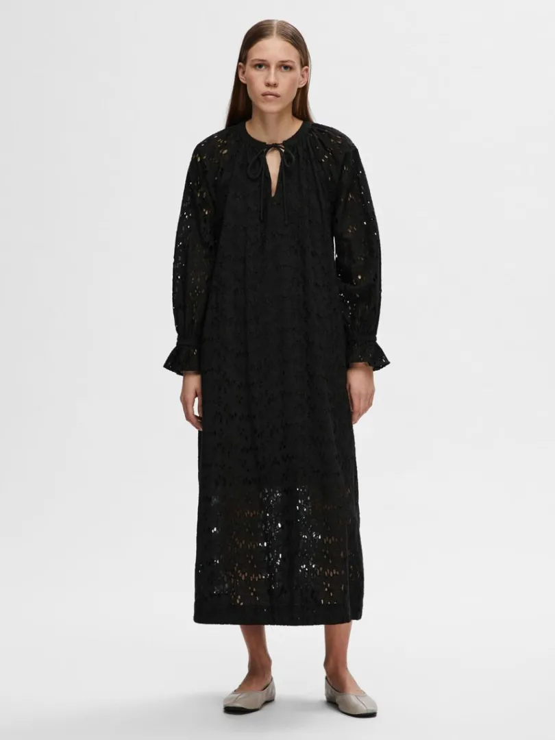 broderie_anglaise_maxikjo_0.webp Kjoler>SELECTED BRODERIE ANGLAISE MAXIKJOLE Black