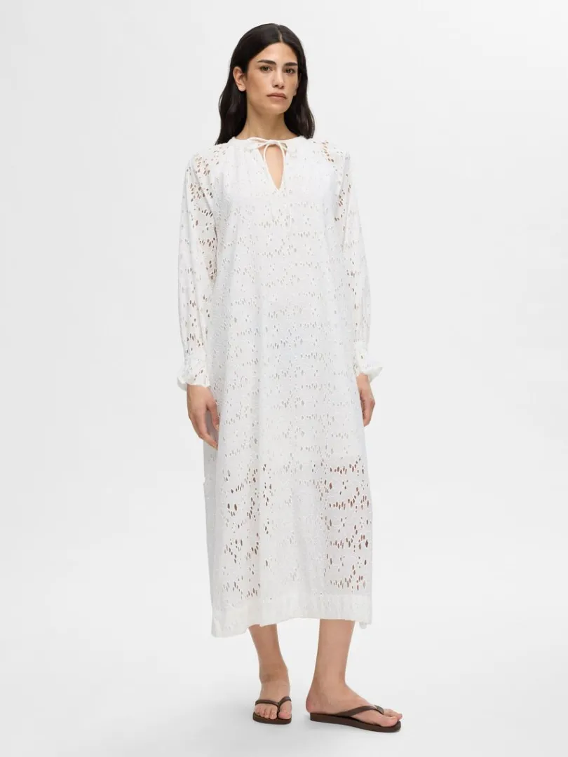 broderie_anglaise_maxikjo_1-1.webp Kjoler>SELECTED BRODERIE ANGLAISE MAXIKJOLE White