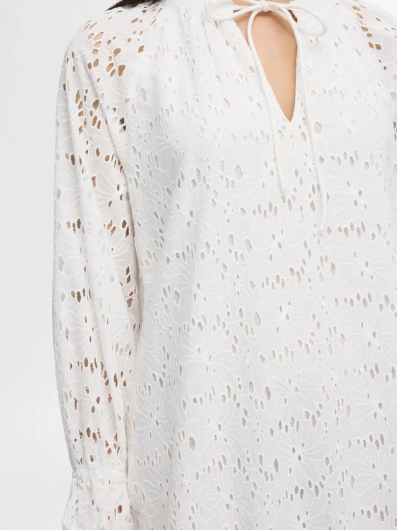 broderie_anglaise_maxikjo_3-1.webp Kjoler>SELECTED BRODERIE ANGLAISE MAXIKJOLE White