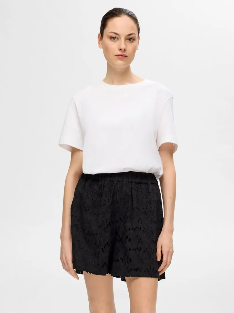 broderie_anglaise_shorts_1-1.webp Shorts>SELECTED BRODERIE ANGLAISE SHORTS Black
