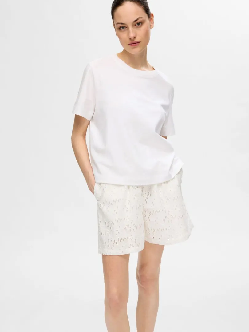 broderie_anglaise_shorts_3.webp Shorts>SELECTED BRODERIE ANGLAISE SHORTS White
