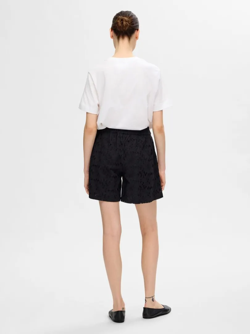 broderie_anglaise_shorts_5-1.webp Shorts>SELECTED BRODERIE ANGLAISE SHORTS Black