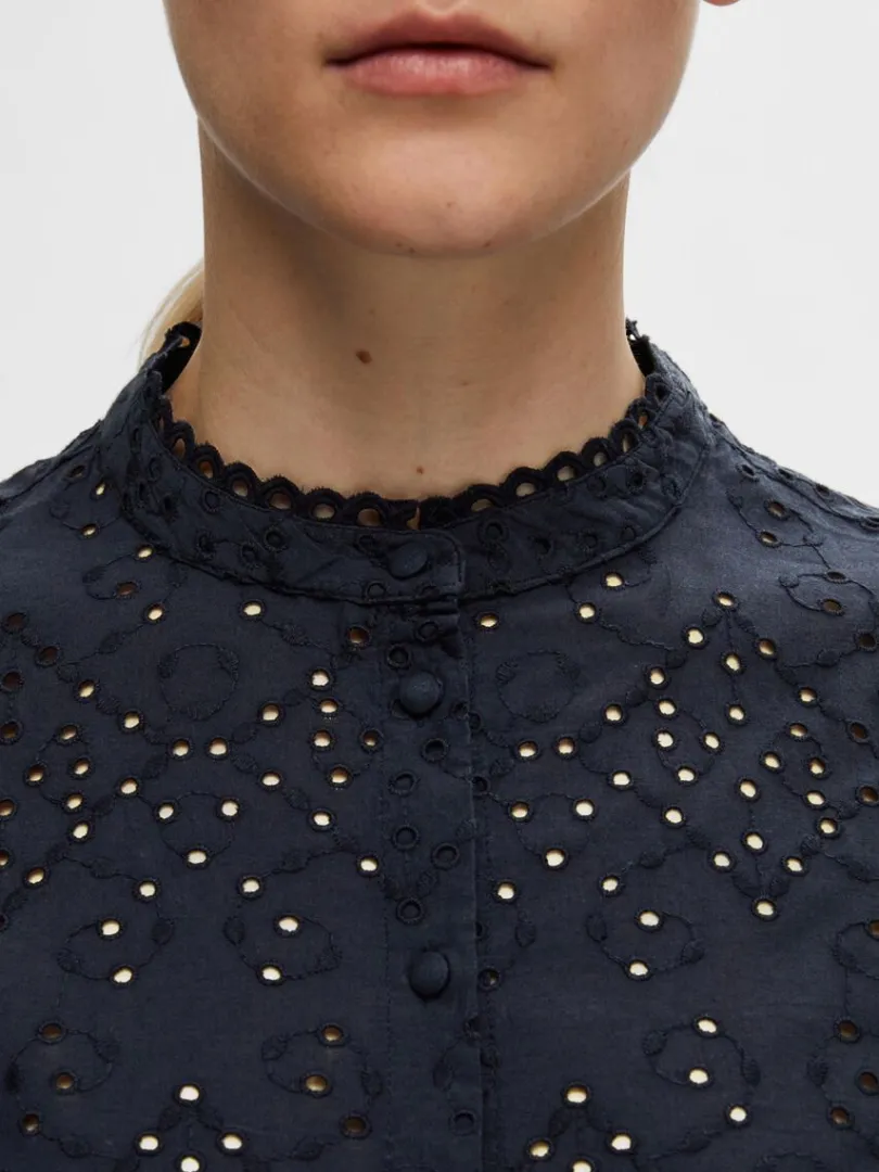 broderie_anglaise_skjorte_3.webp Skjorter>SELECTED BRODERIE ANGLAISE SKJORTE Blue