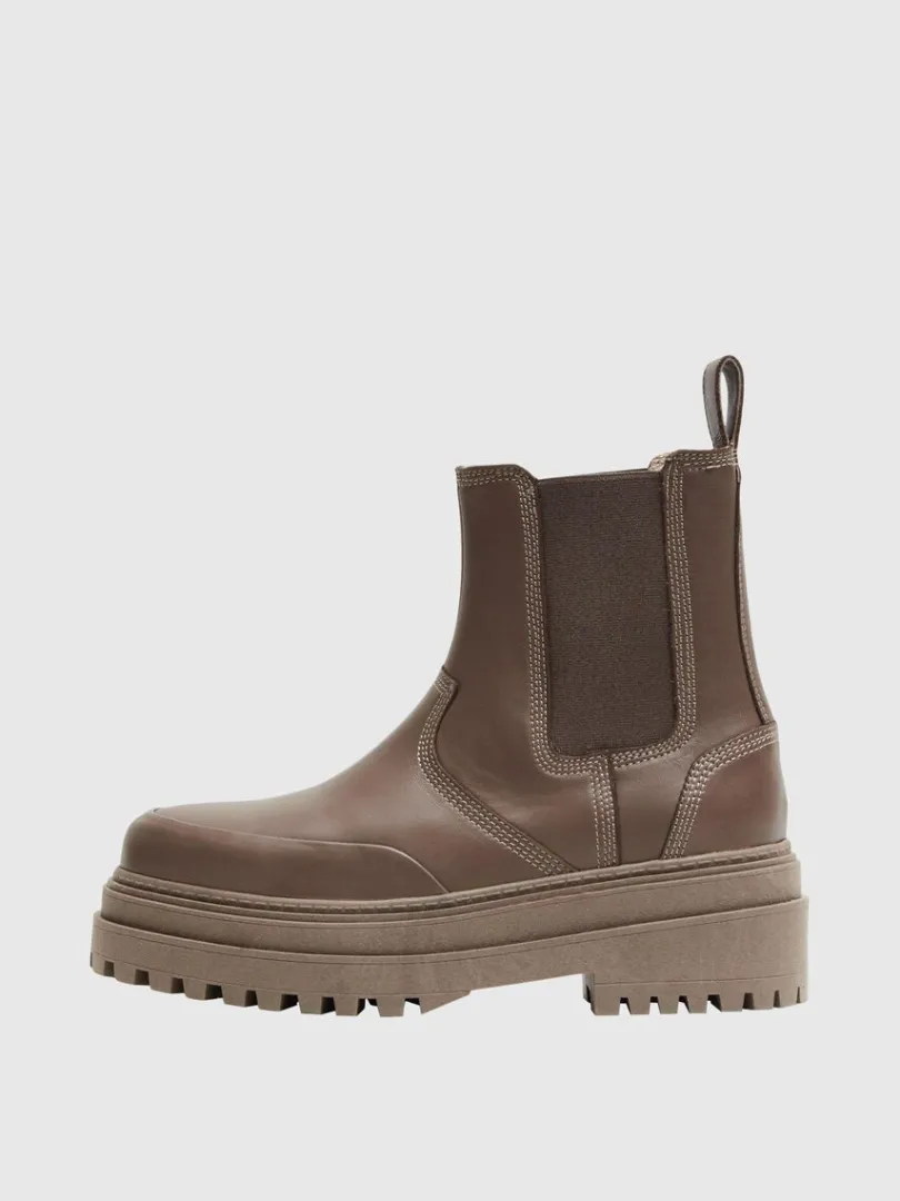 chunky_lder_chelseastvler_0.webp Sko>SELECTED CHUNKY LÆDER CHELSEA-STØVLER Brown