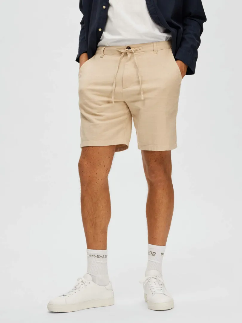 comfort_fit_shorts_0-7.webp Shorts>SELECTED COMFORT FIT SHORTS Beige