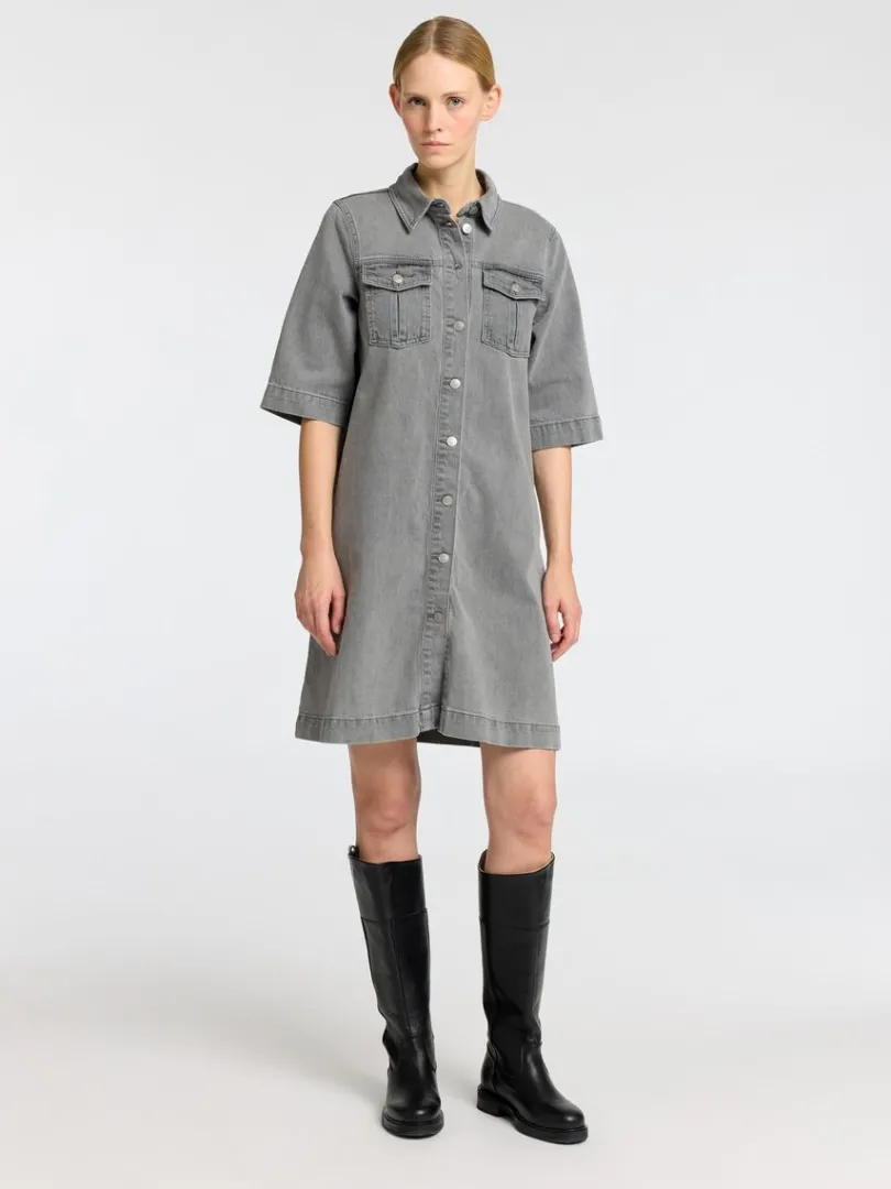 denim_midikjole_1.webp Kjoler>SELECTED DENIM MIDIKJOLE Grey
