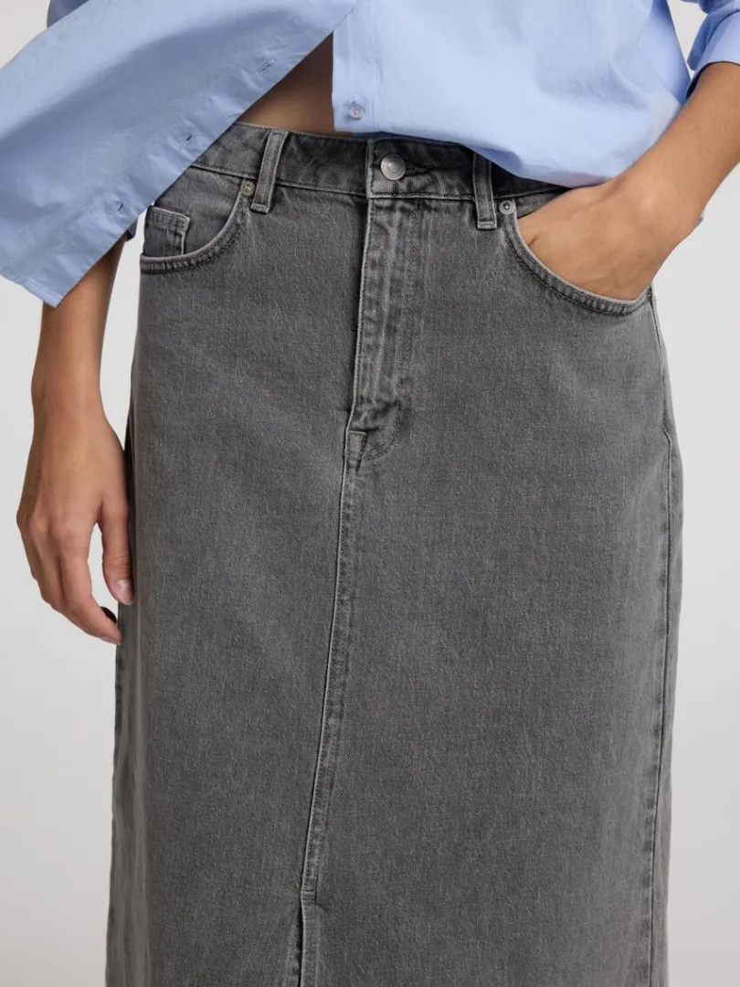 denim_midinederdel_6-2.webp Nederdele>SELECTED DENIM MIDINEDERDEL Grey