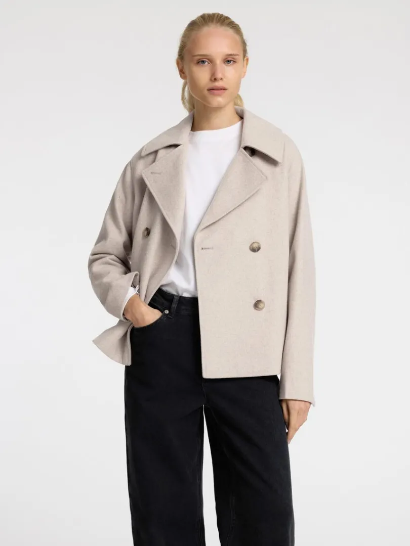 dobbeltradet_kort_jakke_0-2.webp Overtøj>SELECTED DOBBELTRADET KORT JAKKE Beige