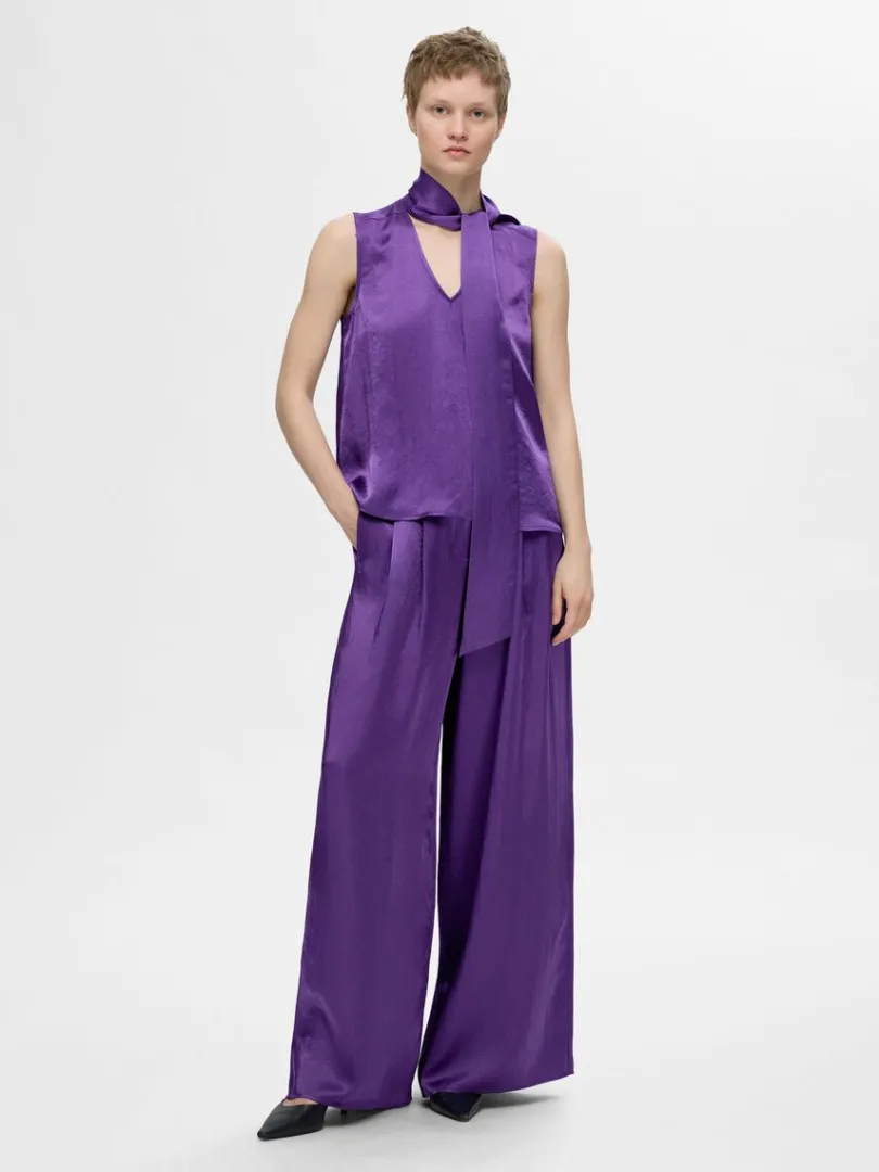 ekstra_brede_satinbukser_1.webp Bukser>SELECTED EKSTRA BREDE SATINBUKSER Purple