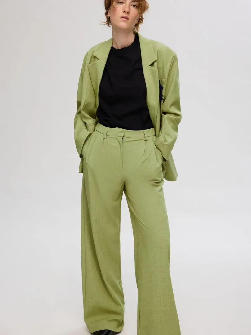 extra_wide_leg_habitbukse_2.webp Bukser>SELECTED EXTRA WIDE LEG HABITBUKSER Green