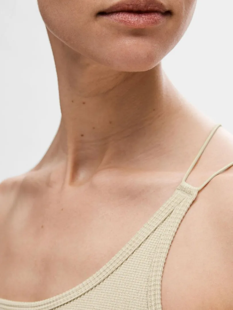 glitrende_oneshoulder_bod_3.webp Toppe Og Bluser>SELECTED GLITRENDE ONE-SHOULDER BODYSTOCKING Beige