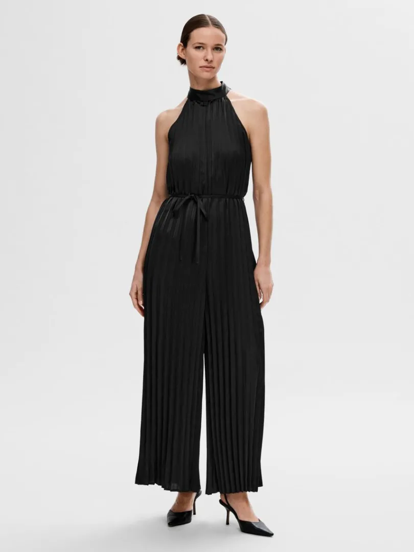 halterneck_plisseret_buks_0.webp Kjoler>SELECTED HALTERNECK PLISSERET BUKSEDRAGT Black