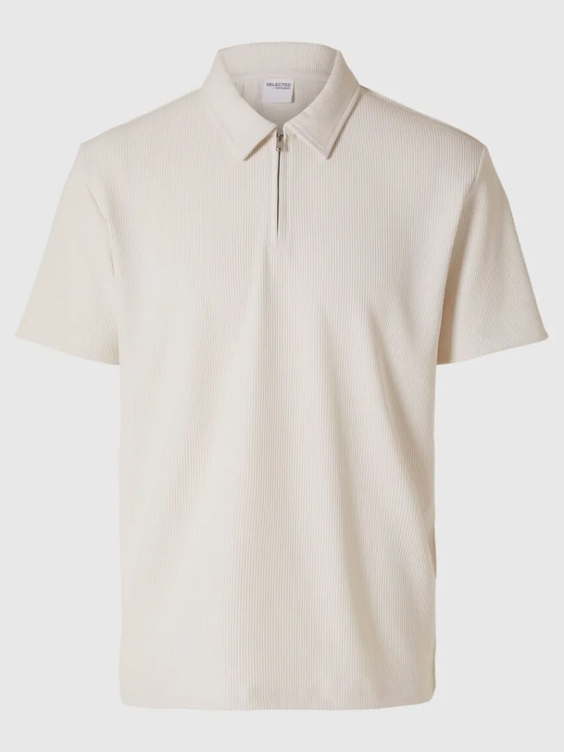 halv_lynls_pliss_polo_3.webp Poloer>SELECTED HALV LYNLÅS PLISSÉ POLO Beige