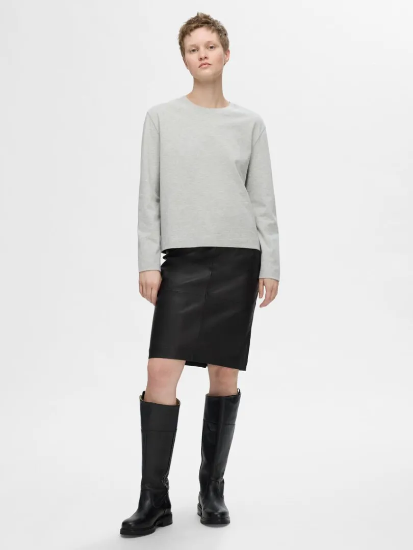 hjtaljet_ldernederdel_3.webp Nederdele>SELECTED HØJTALJET LÆDERNEDERDEL Black