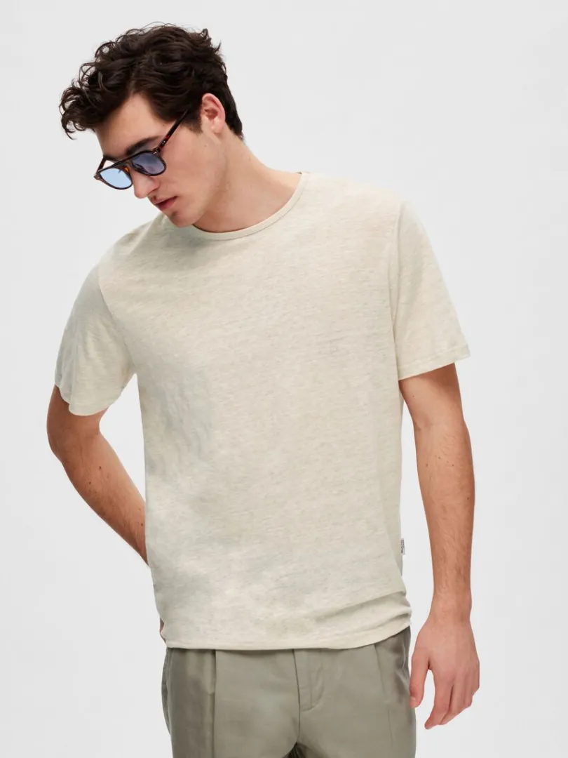 hr_tshirt_2-1.webp T-shirts>SELECTED HØR T-SHIRT Beige