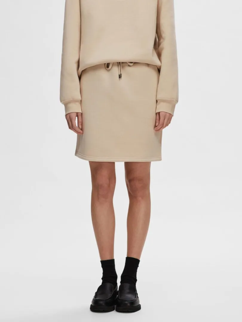 jersey_mininederdel_1-1.webp Nederdele>SELECTED JERSEY MININEDERDEL Beige