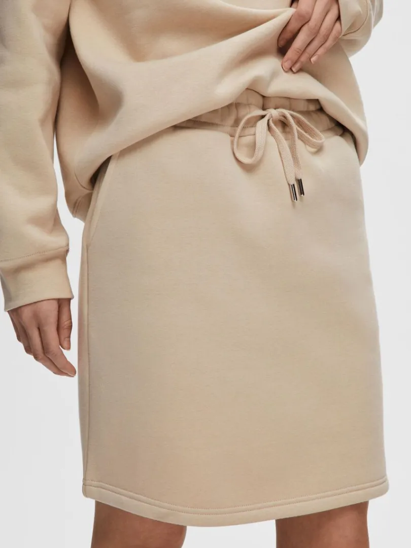 jersey_mininederdel_4-1.webp Nederdele>SELECTED JERSEY MININEDERDEL Beige