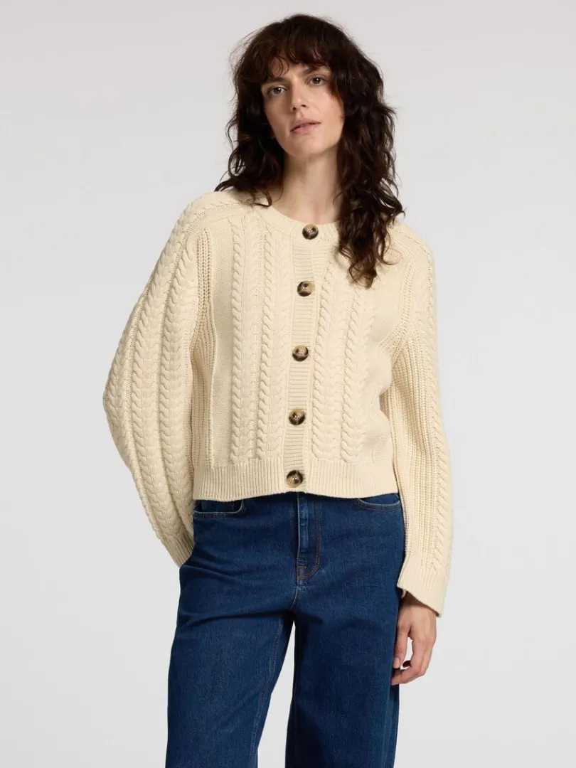 kabelstrik_cardigan_0.webp Strik>SELECTED KABELSTRIK CARDIGAN Beige