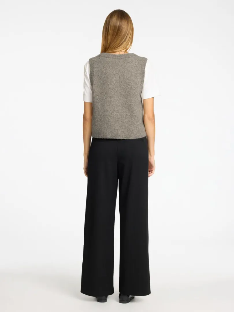 klassisk_strik_vest_4.webp Toppe Og Bluser | Overtøj>SELECTED KLASSISK STRIK VEST Brown