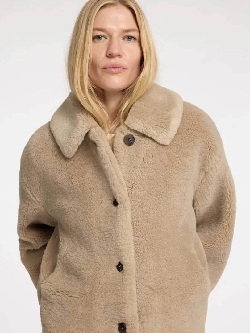 kort_teddyjakke_3.webp Overtøj>SELECTED KORT TEDDY-JAKKE Brown