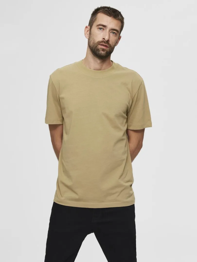 kortrmet_afslappet_fit_ts_0-4.webp T-shirts>SELECTED KORTÆRMET AFSLAPPET FIT T-SHIRT Brown