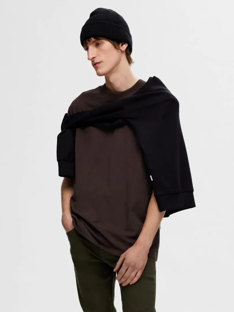 kortrmet_afslappet_fit_ts_0.webp T-shirts>SELECTED KORTÆRMET AFSLAPPET FIT T-SHIRT Brown