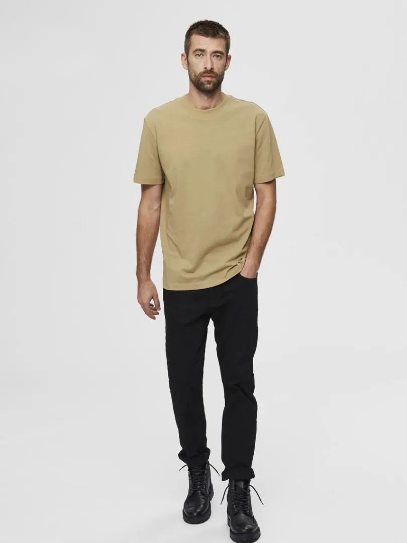 kortrmet_afslappet_fit_ts_1-4.webp T-shirts>SELECTED KORTÆRMET AFSLAPPET FIT T-SHIRT Brown