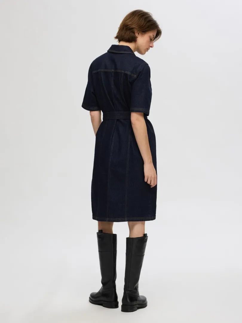 kortrmet_denimkjole_4.webp Kjoler>SELECTED KORTÆRMET DENIMKJOLE Blue